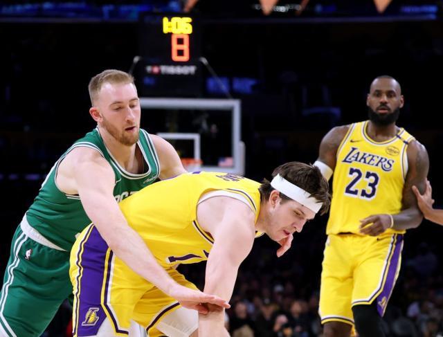 app下载-大破绿军！湖人三叉戟渐入佳境，双塔战术显威