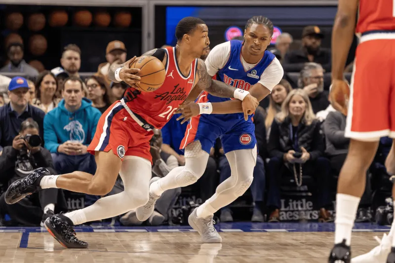 体育视频直播-船记：约翰-科林斯不随队出征两连客，将至少再缺席3场比赛