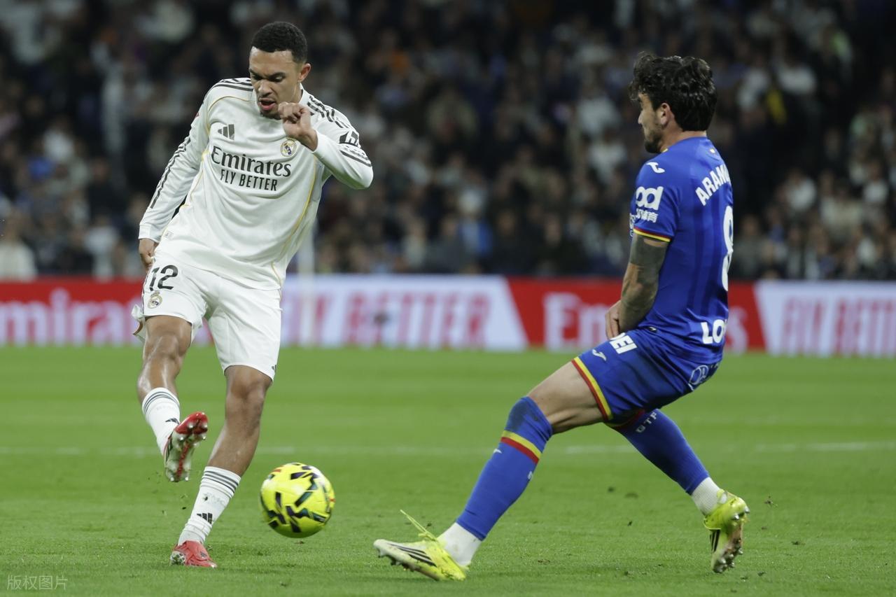 kaiyun 官网-0-1！10人皇马惨遭两连败，被巴萨甩开4分，新星追骂主裁被直红