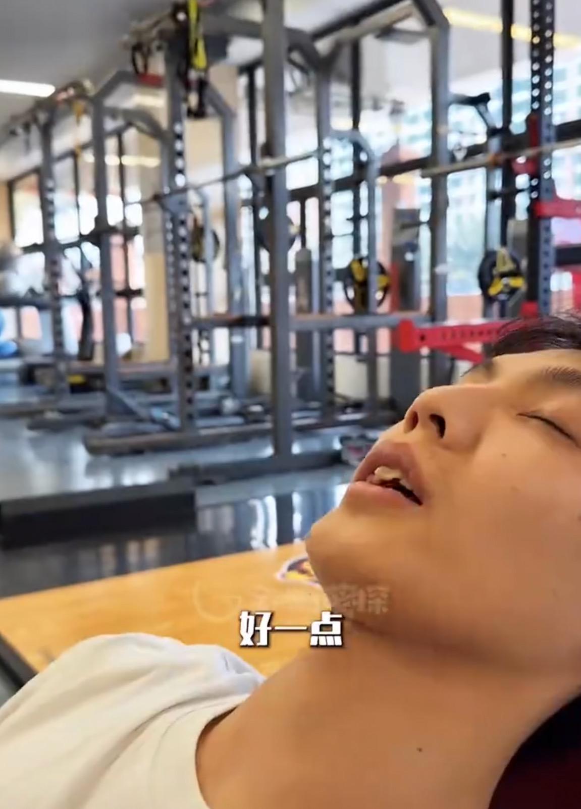 开云体育-早上十点！徐杰宣布重要决定，萨林杰直接摆烂，杜润旺肚腩遭群嘲