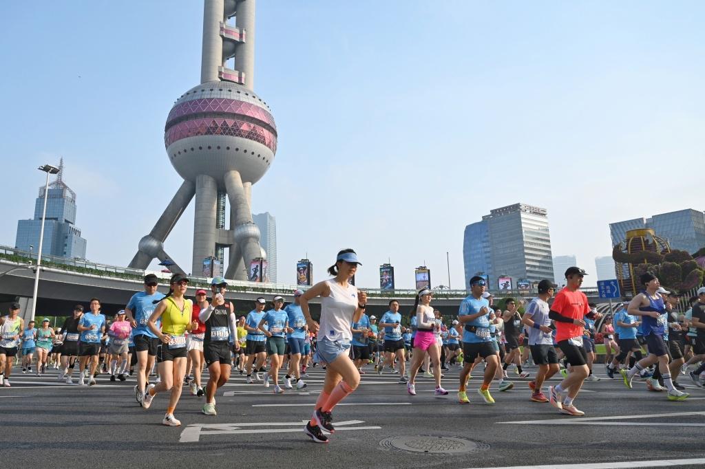 体育视频直播-十年能打磨出一场怎样的大众赛事？上海半马即将鸣枪给出答案