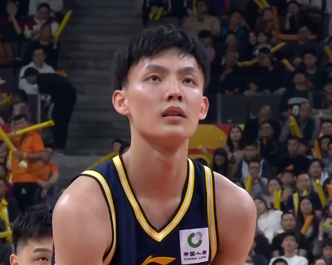 kaiyun 官网-广东宏远今日早报！徐杰无缘最佳阵容，新大外迎首秀，胡明轩轮休